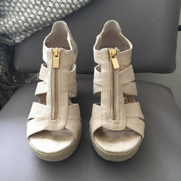 Shoes - Tan Wedges